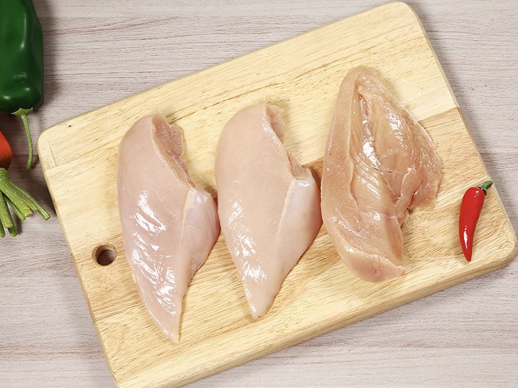 Cách làm thức ăn cho cá bảy màu từ thịt động vật